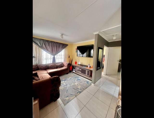 2 BEDROOM HOUSE FOR SALE IN FLEURHOF